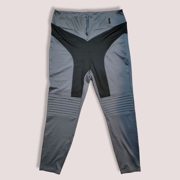 Her Universe Pants - Her Universe Womens Plus Size DC Comics The Batman Catwoman Cosplay Leggings NWT